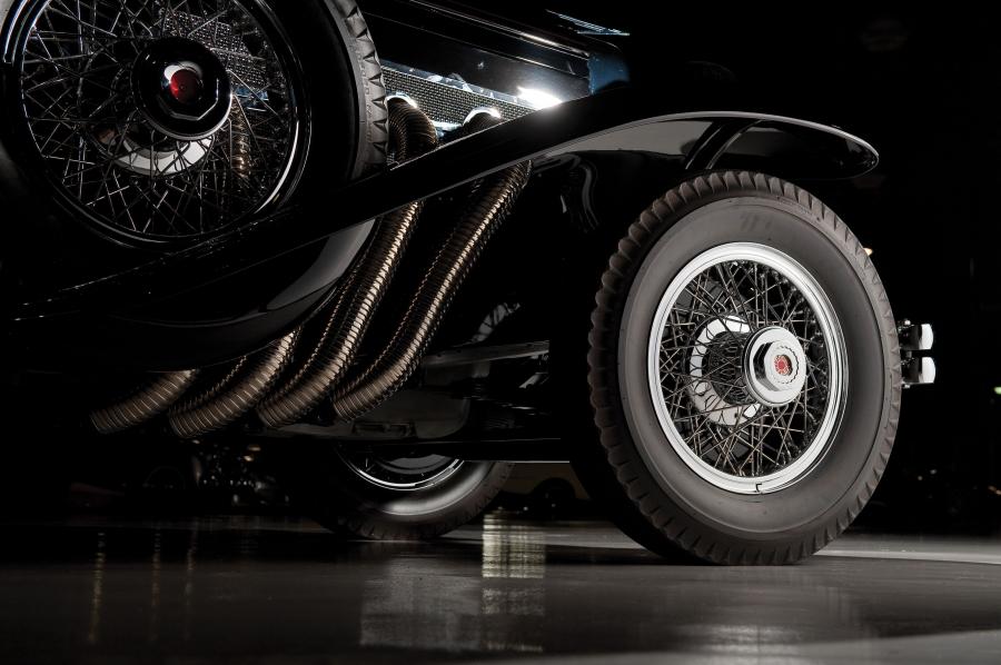 Детали экстерьера Duesenberg SJ528/2551 Riviera Phaeton SWB by Brunn 1933 года  (фото 31 из 49)